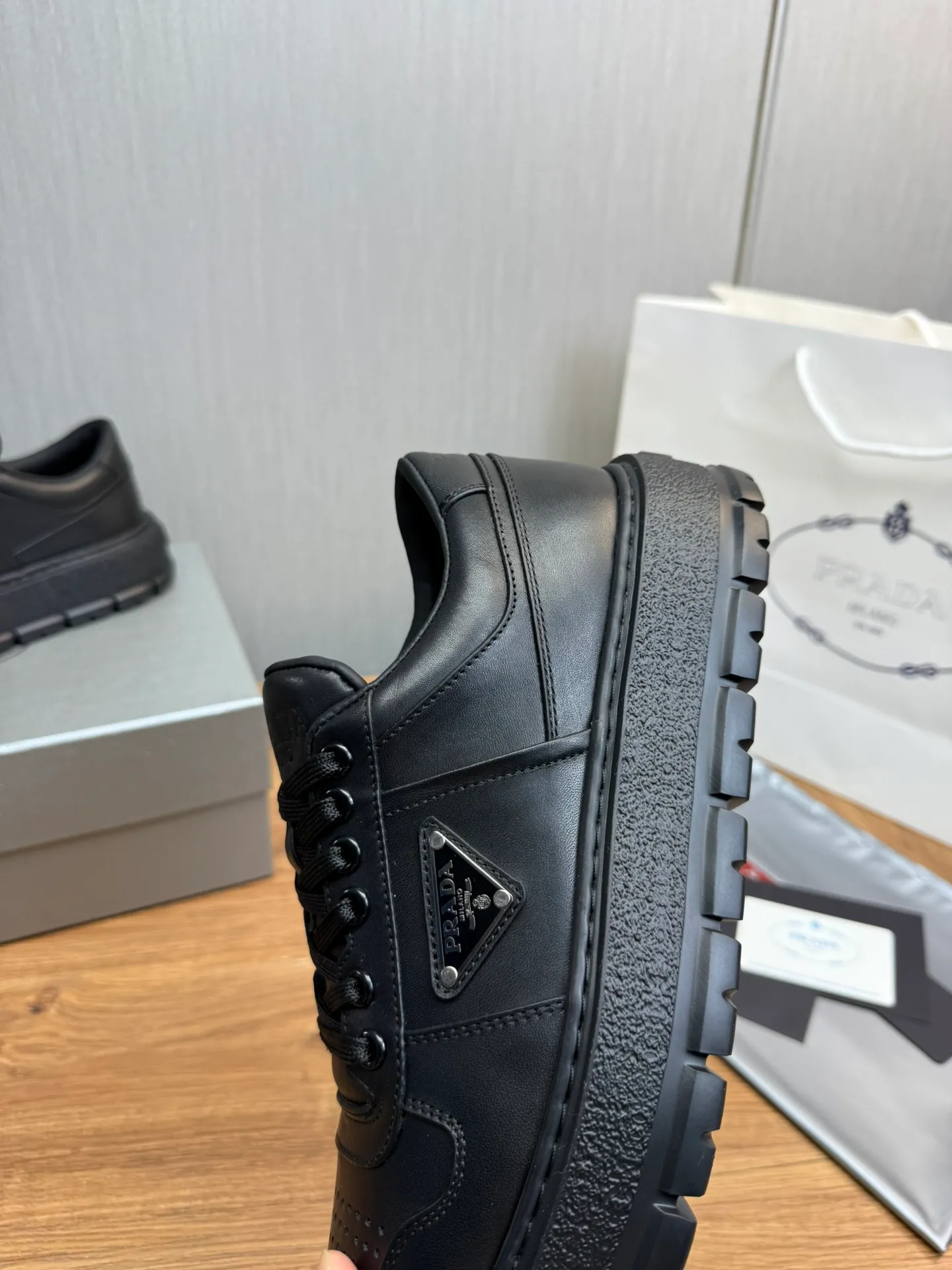 Men's shoes 💰620💰 [PRADA] Autumn and winter hot men's shoes are shipped 👏Official website synchronized ⬆️Original fly-woven cowhide fabric + cowhide lining, 1⃣️:1⃣️reproduction, original sole, 38-45 (45. Customized, non-refundable)
